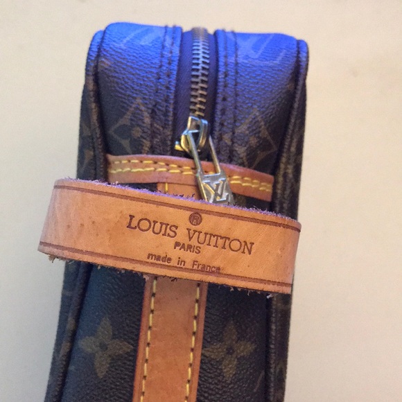 LOUIS VUITTON LV TOILETRY POUCH - Picture 3 of 4